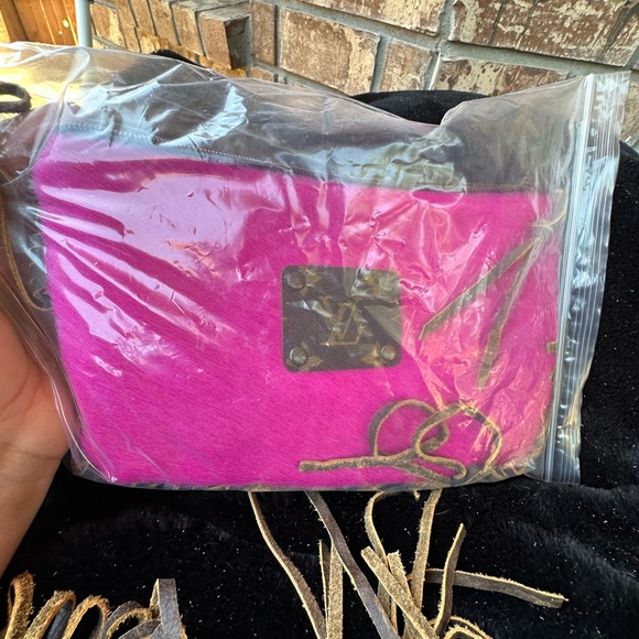 Keep it Gypsy Jessica hot pink hair on hide leather wristlet - Picture 4 of 5